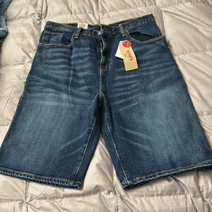 NWT Levi’s Men’s 569 Denim Shorts sz 33